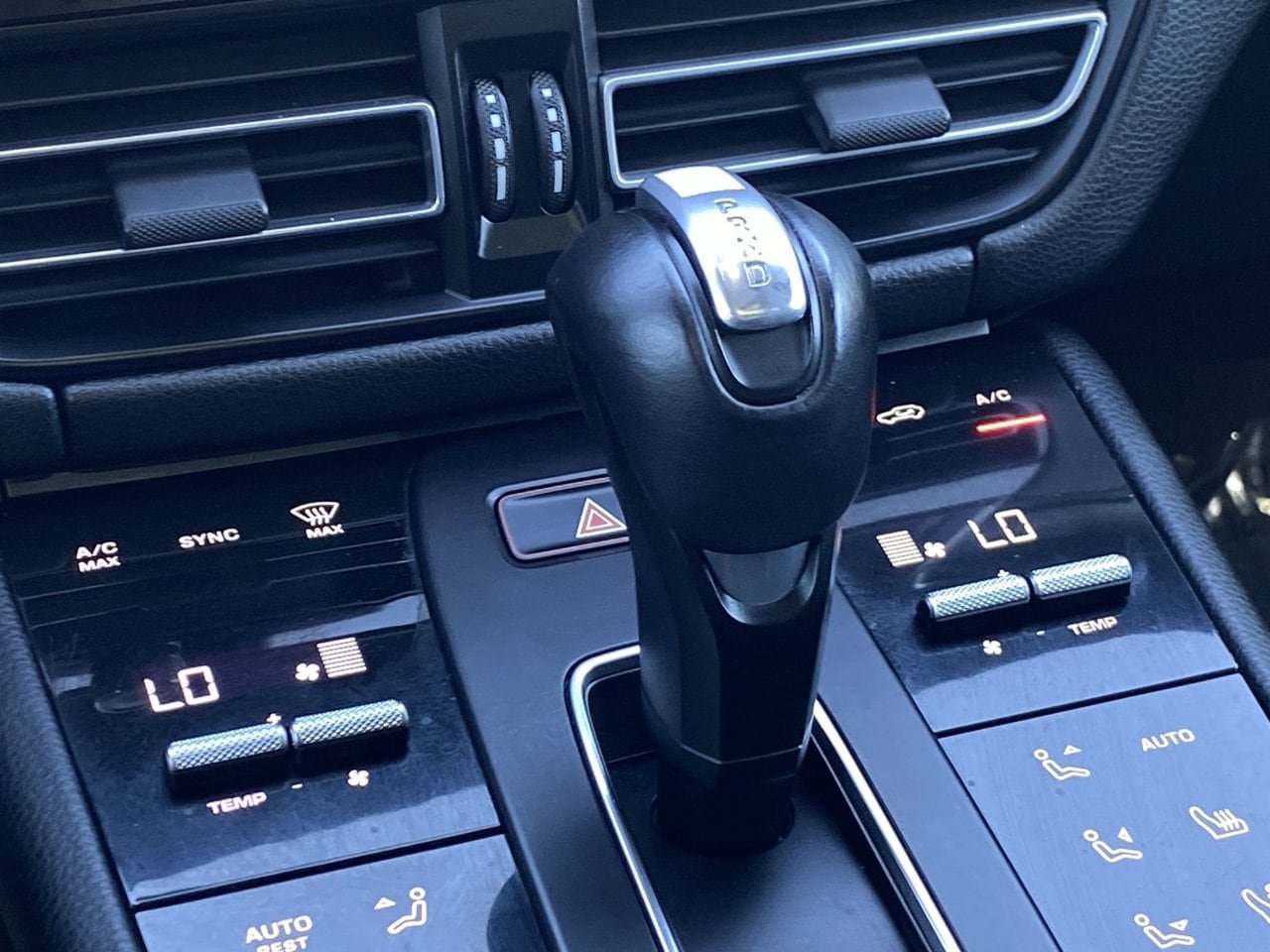 Used 2024 Porsche Macan AWD/4WD image 23