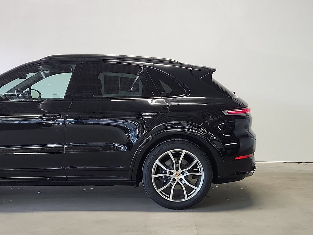 Certified 2026 Porsche Cayenne AWD/4WD image 7