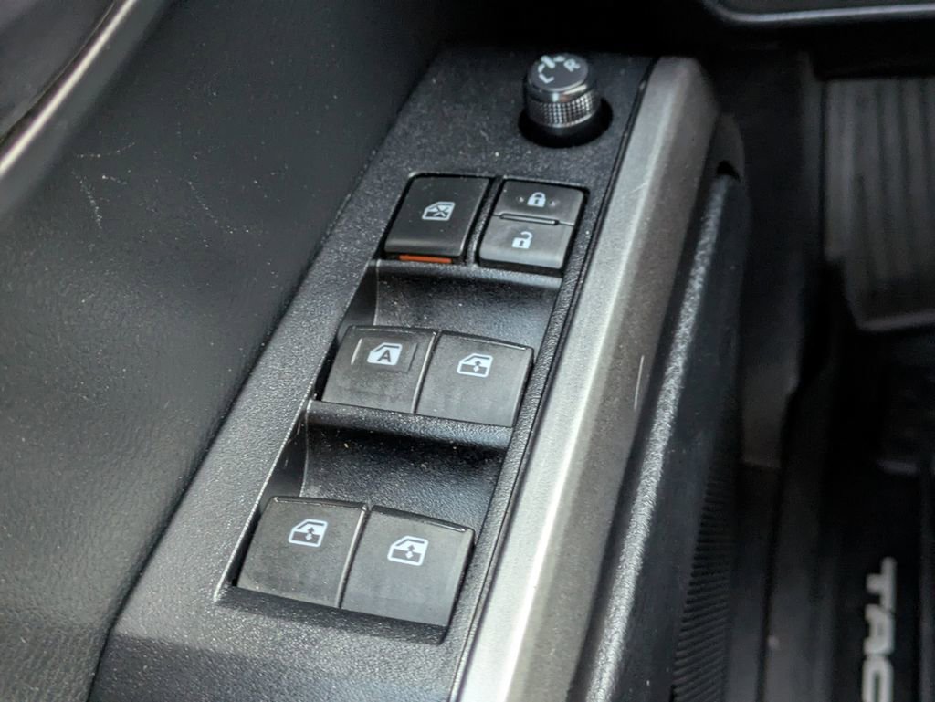 Used 2019 Toyota Tacoma SR5 RWD image 24