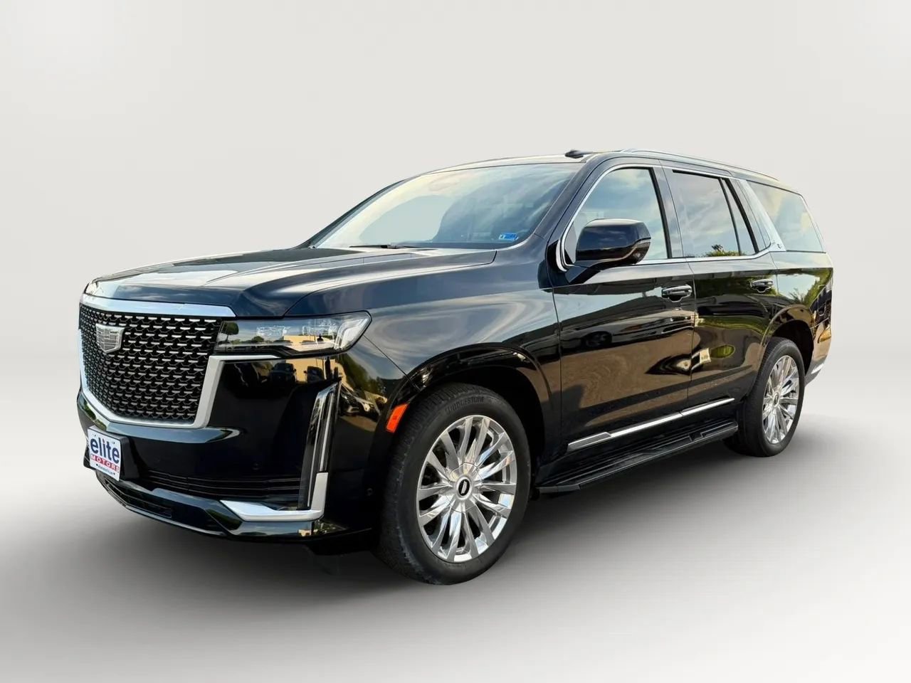 Used 2023 Cadillac Escalade Premium Luxury w/ Performance Package image 3