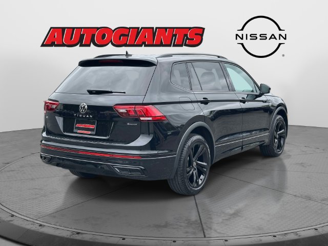 Used 2024 Volkswagen Tiguan SE R-Line AWD/4WD image 4