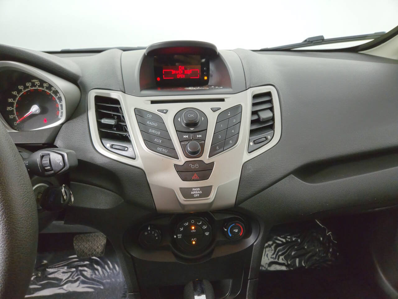 Used 2012 Ford Fiesta SE w/ Super Fuel Economy Pkg FWD image 24