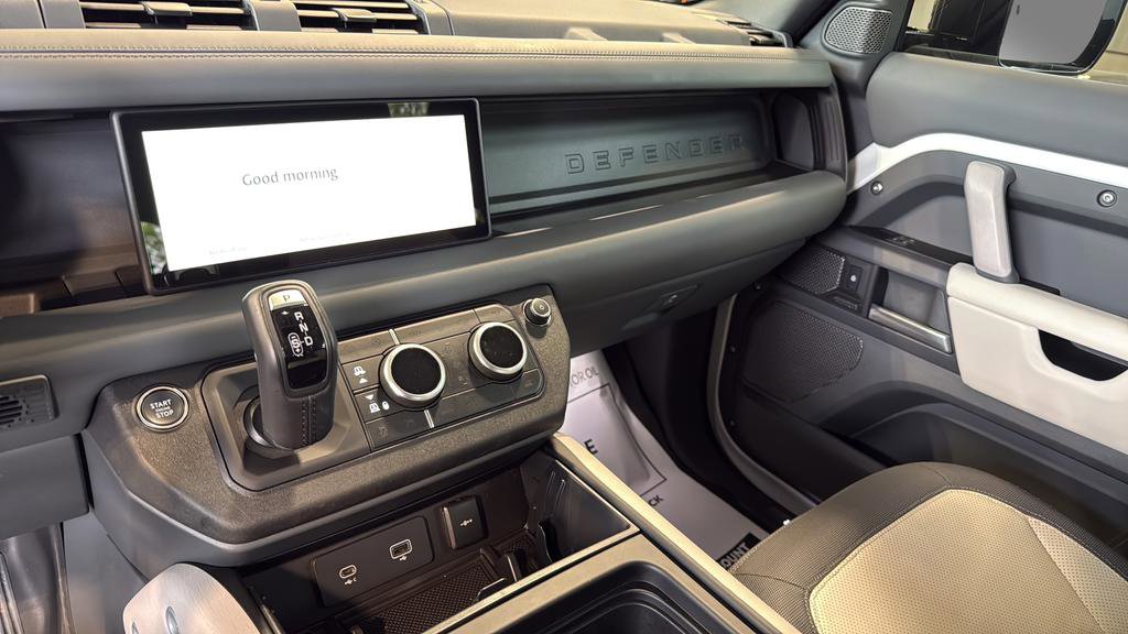 Used 2024 Land Rover Defender 110 X-Dynamic SE AWD/4WD image 29
