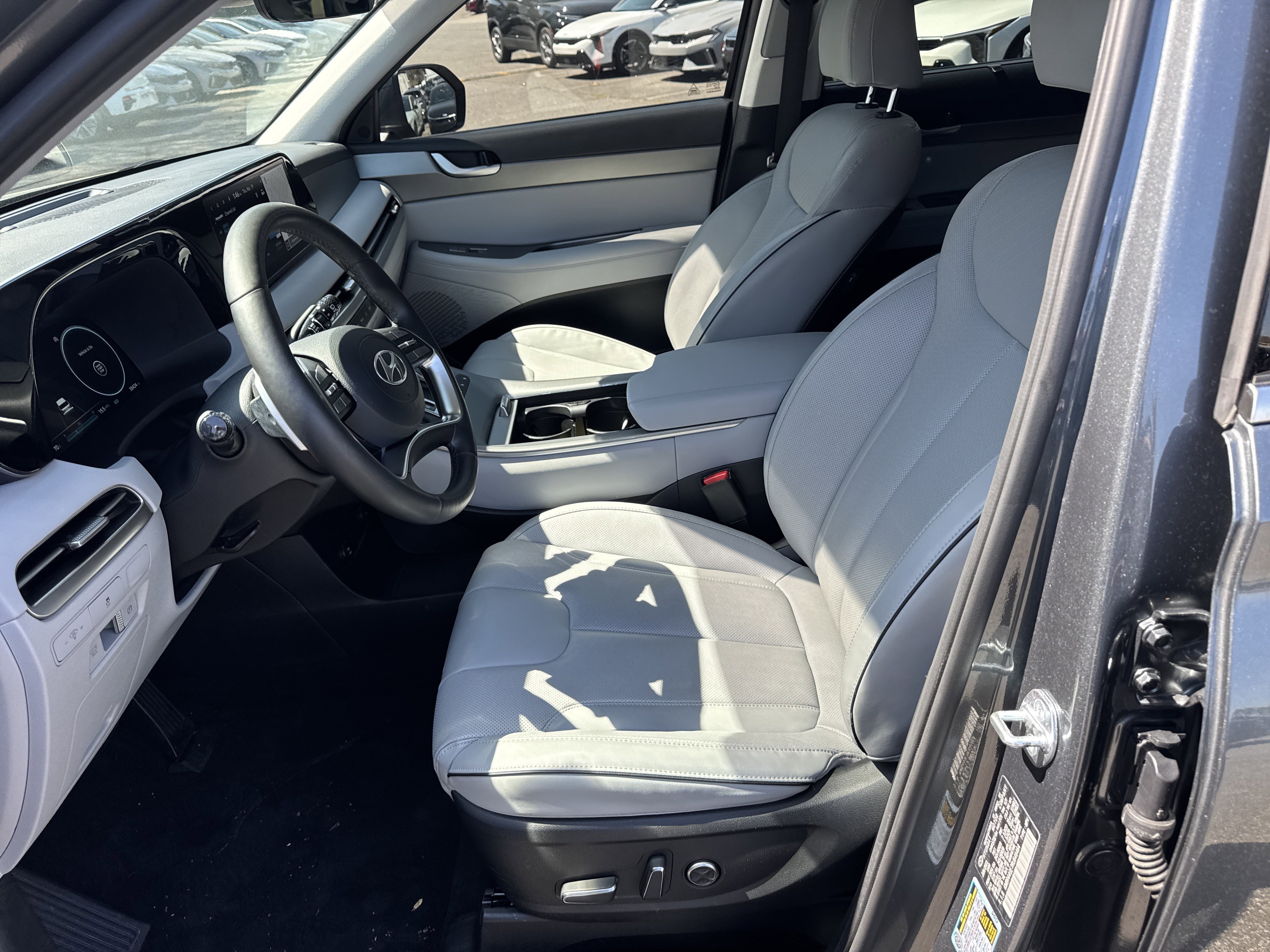 Used 2024 Hyundai Palisade SEL w/ Premium Package image 9