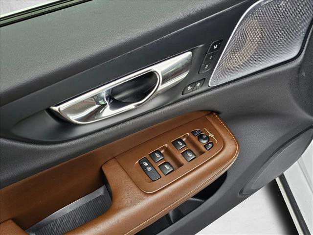 Used 2019 Volvo V60 T6 Inscription image 18