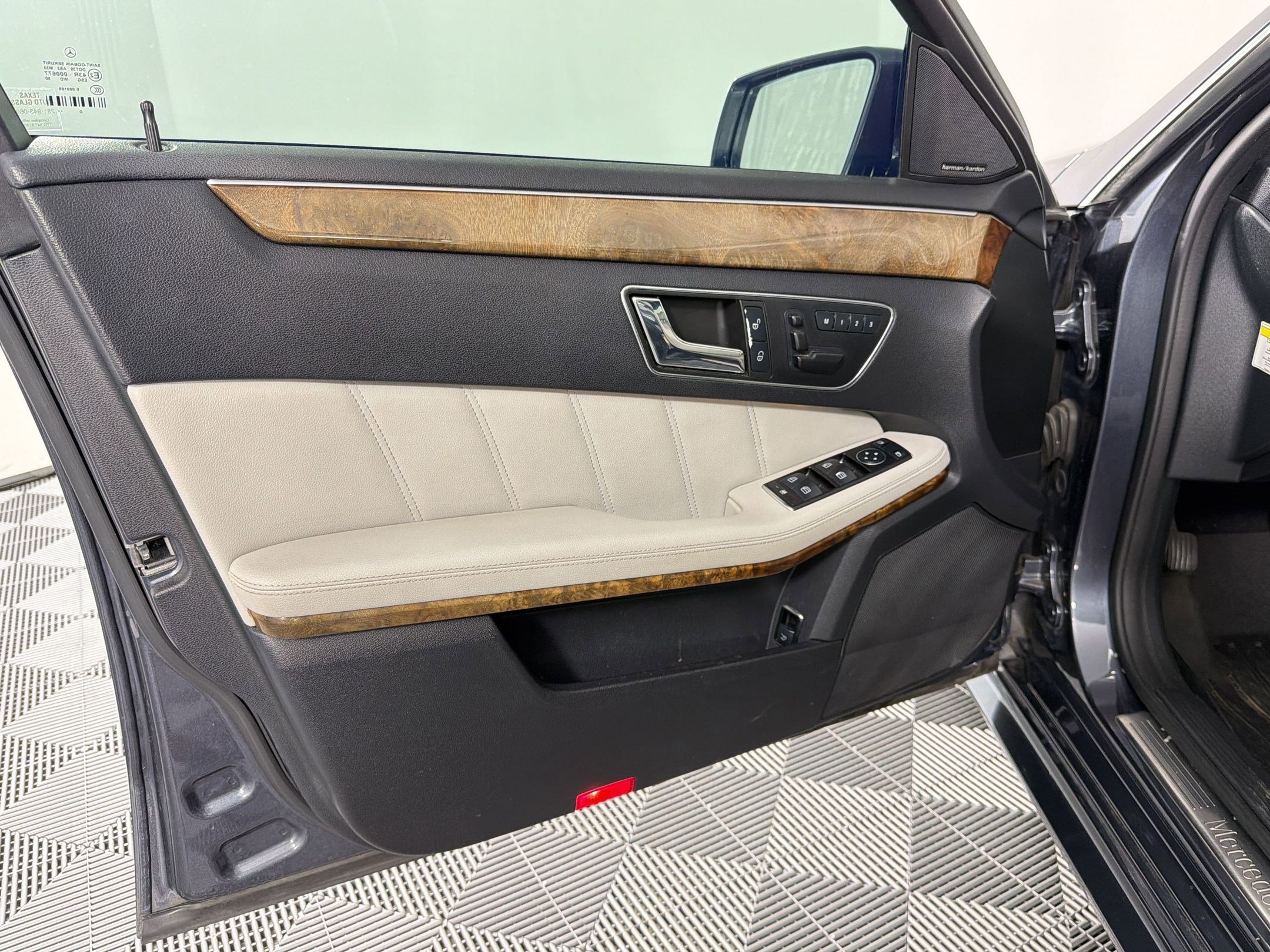 Used 2011 Mercedes-Benz E 350 BlueTEC Sedan image 14
