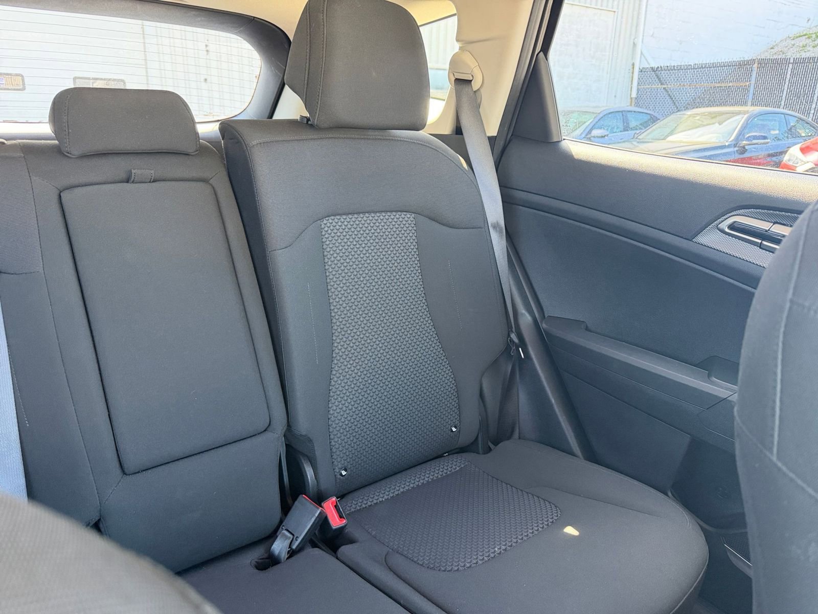 Used 2025 Kia Sportage LX image 32