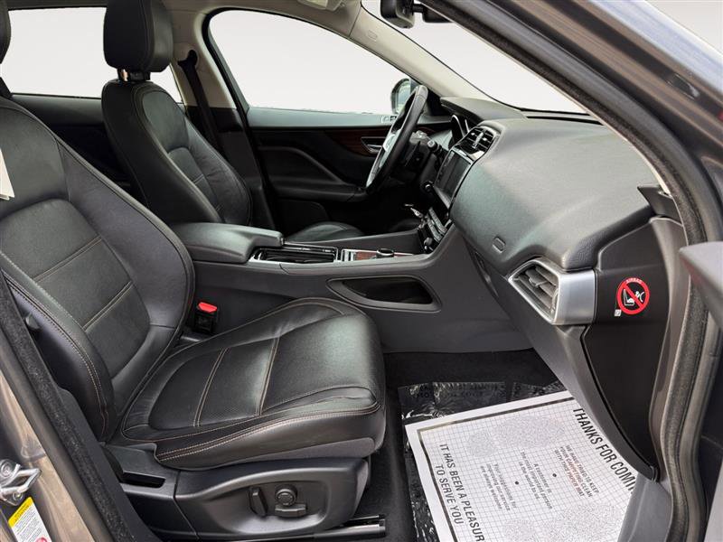 Used 2018 Jaguar F-PACE Prestige image 18