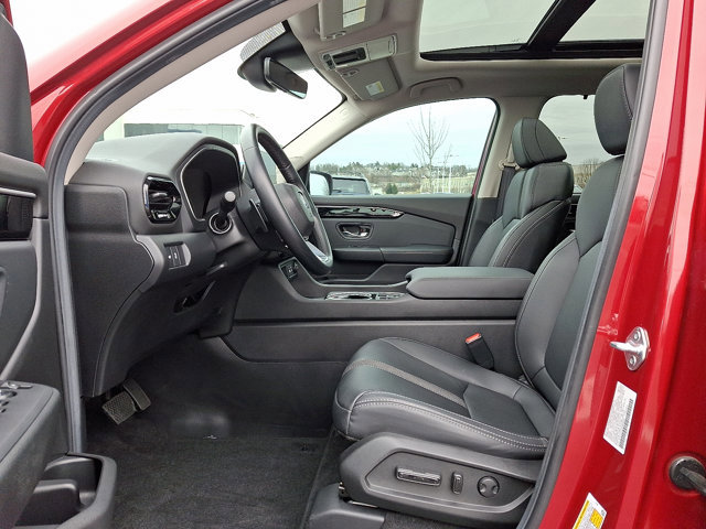 Certified 2025 Honda Pilot Touring image 14