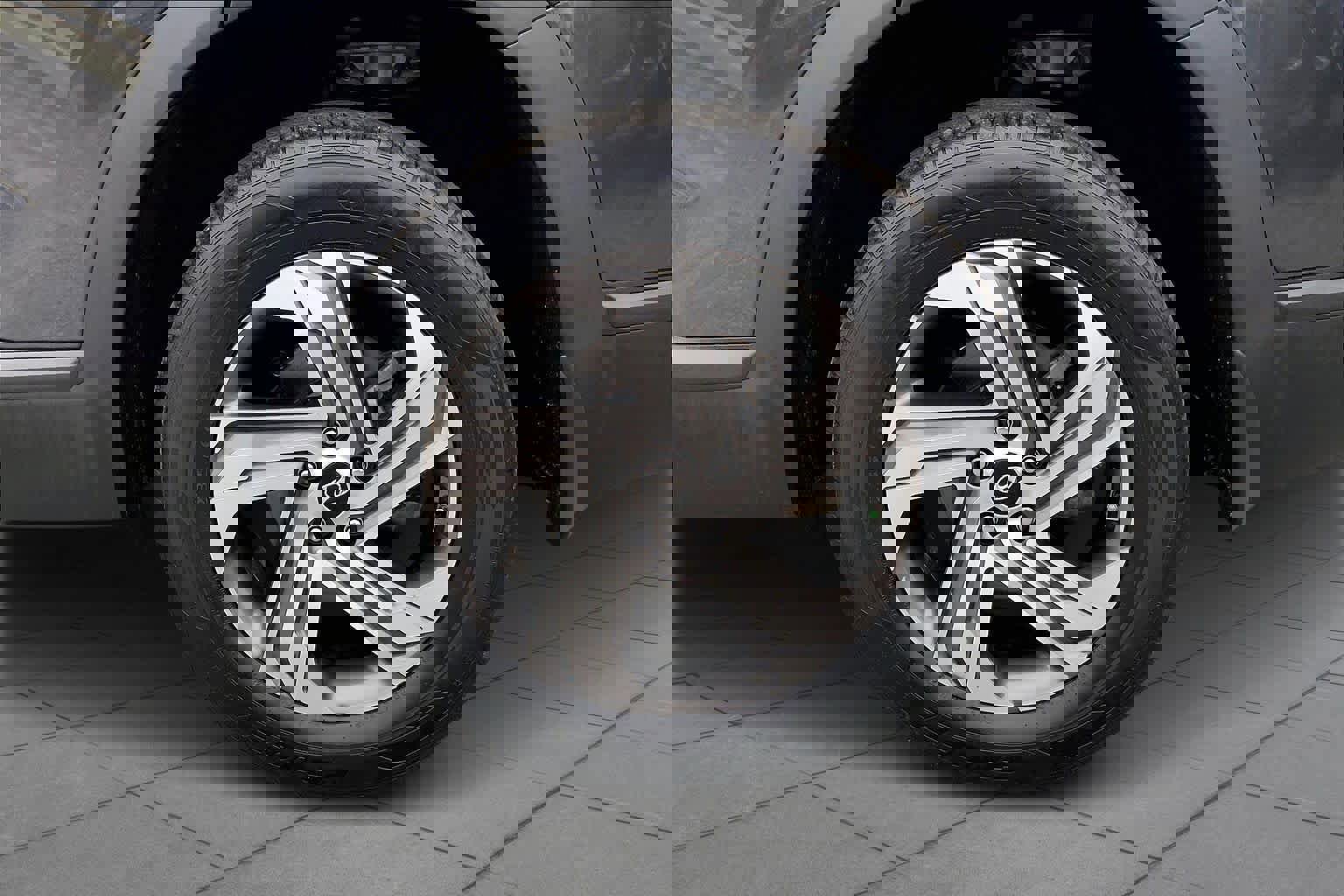 Used 2023 Hyundai Santa Fe SEL w/ Cargo Package image 11