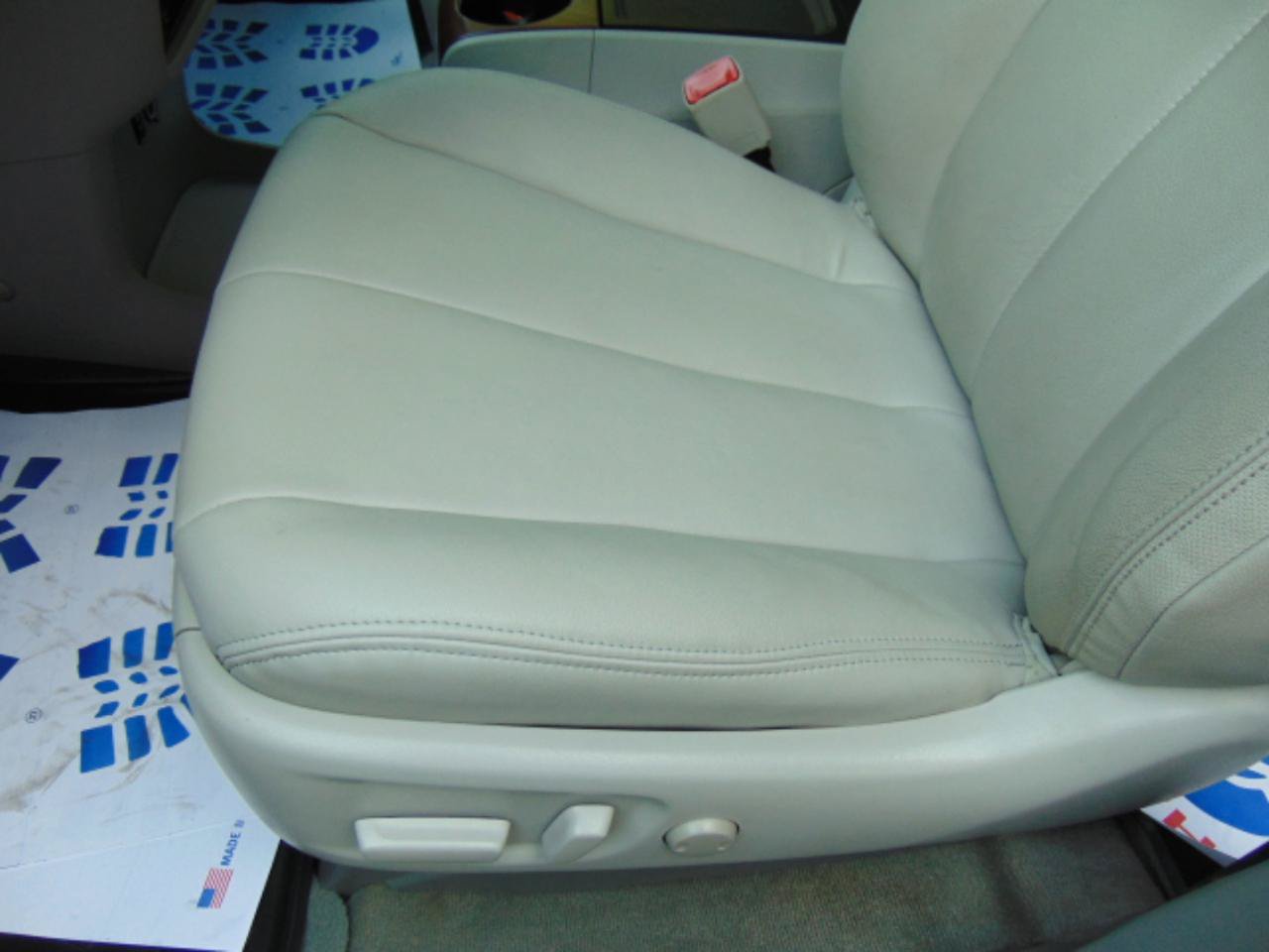 Used 2014 Toyota Sienna XLE w/ Entertainment Package FWD image 10