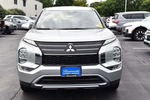 Used 2025 Mitsubishi Outlander SE AWD/4WD image 4