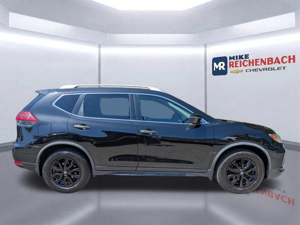 Used 2019 Nissan Rogue S w/ Special Edition Package FWD image 3