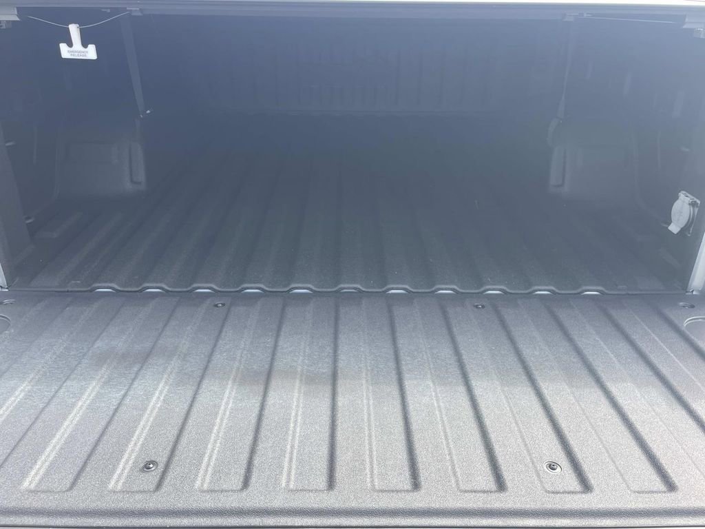 Used 2023 Chevrolet Silverado 1500 High Country AWD/4WD image 12