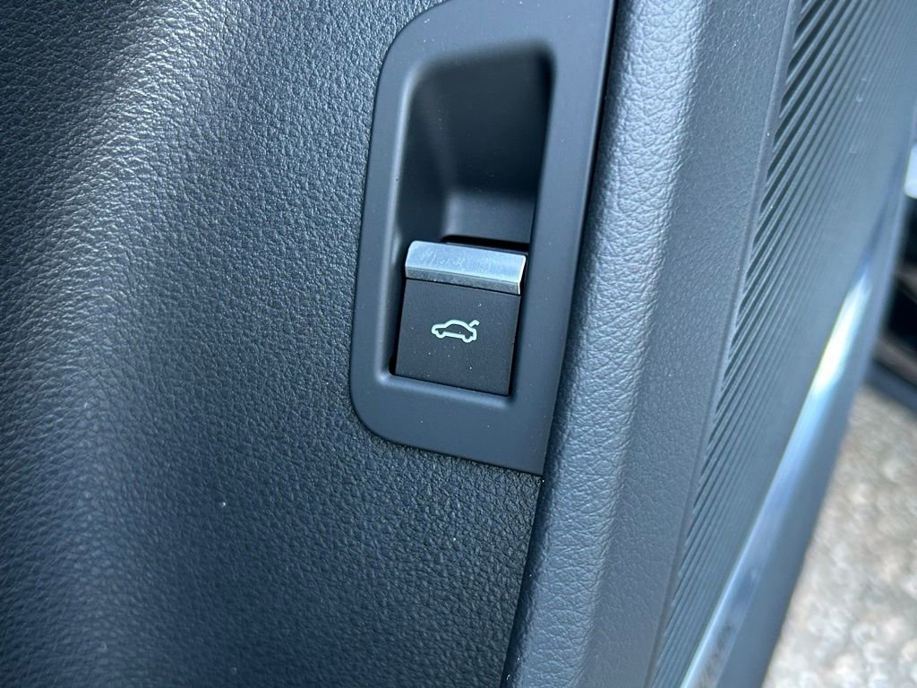 Used 2022 Audi Q8 Premium Plus w/ Premium Plus Package image 27