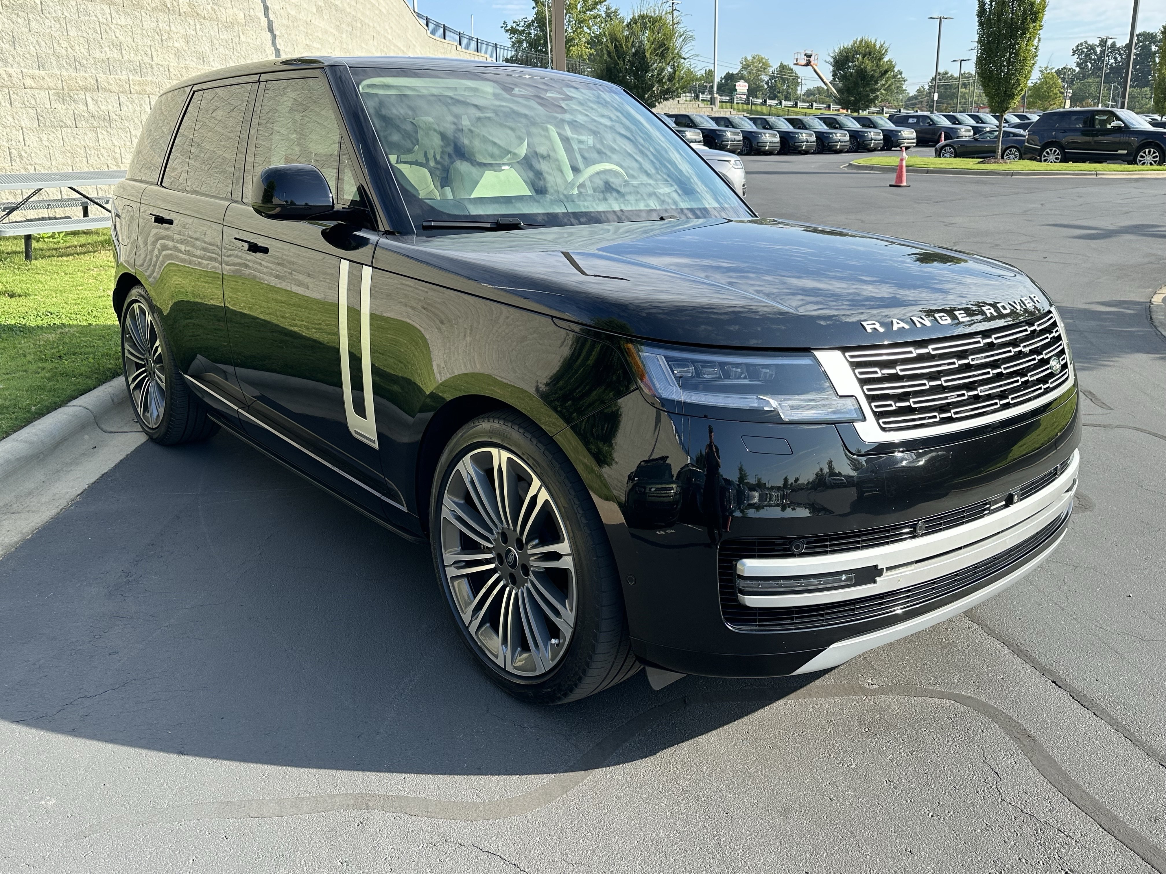 Certified 2024 Land Rover Range Rover Autobiography AWD/4WD image 7