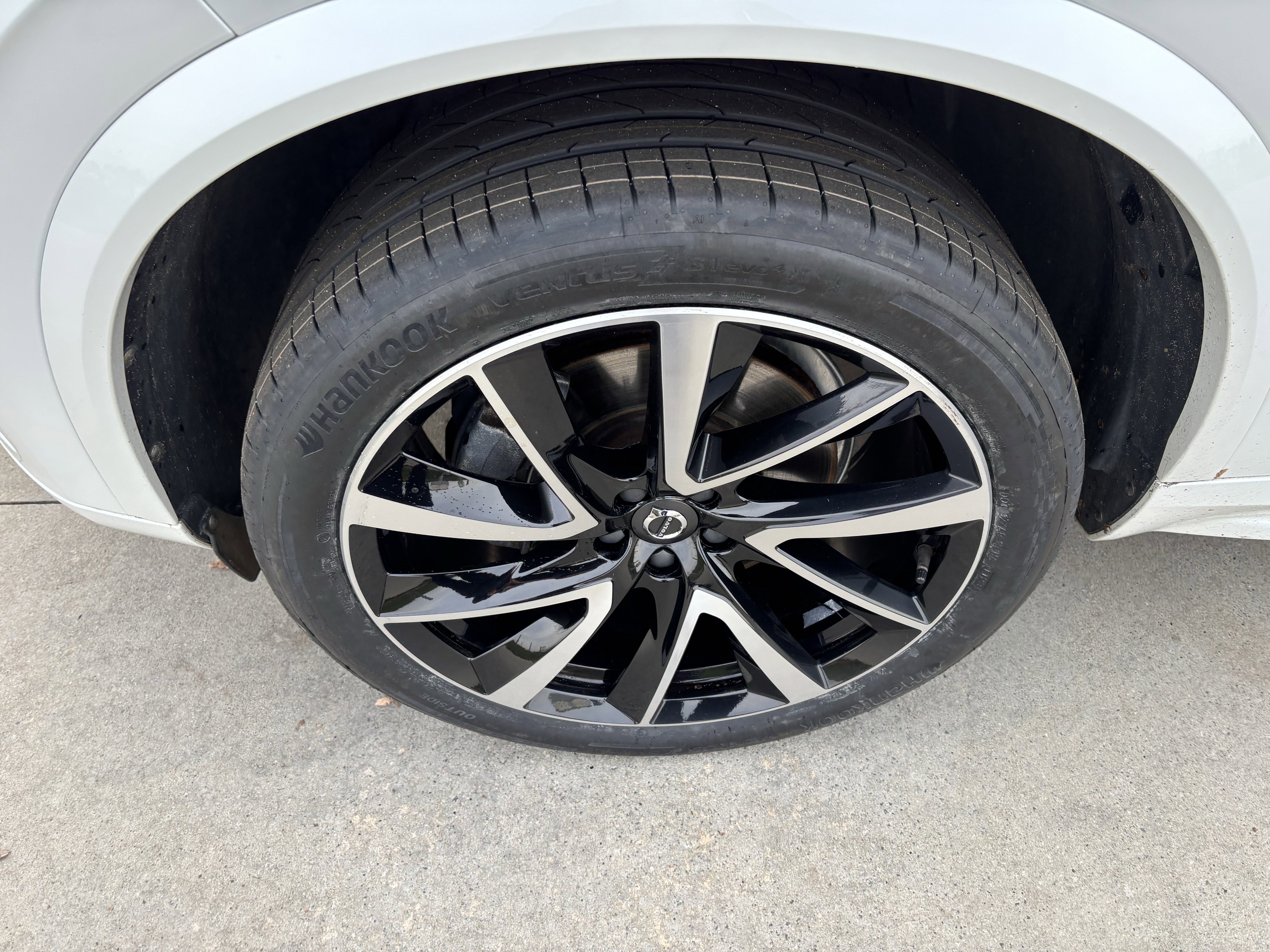 Used 2019 Volvo XC90 T6 Momentum w/ Protection Package Premier image 13