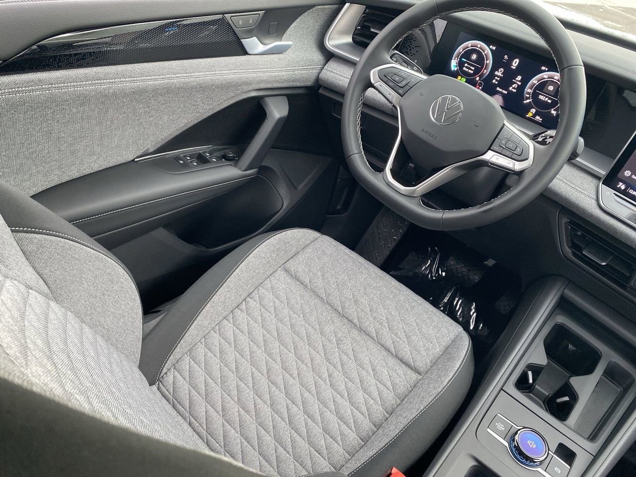 New 2026 Volkswagen Tiguan S FWD image 10