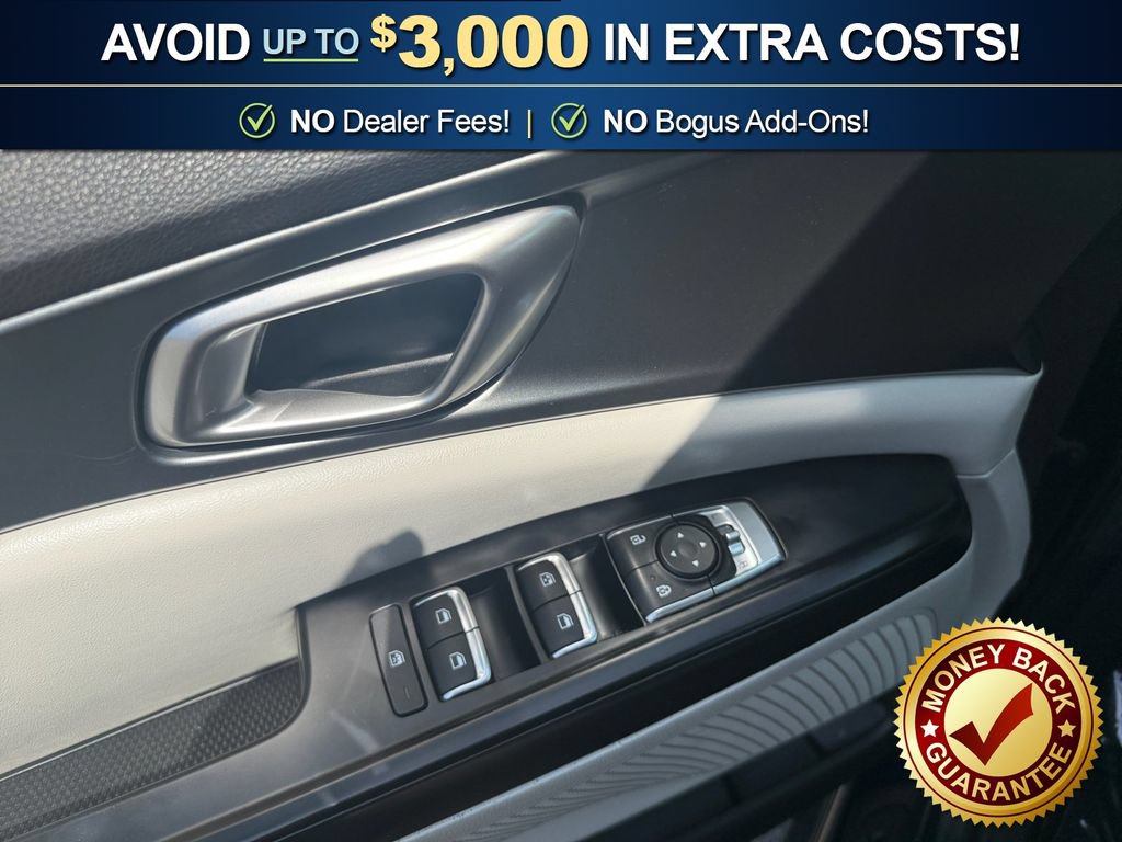 Used 2023 Kia Carnival LX FWD image 16