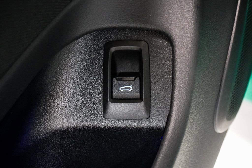 Used 2025 BMW M5 w/ Carbon Package image 37