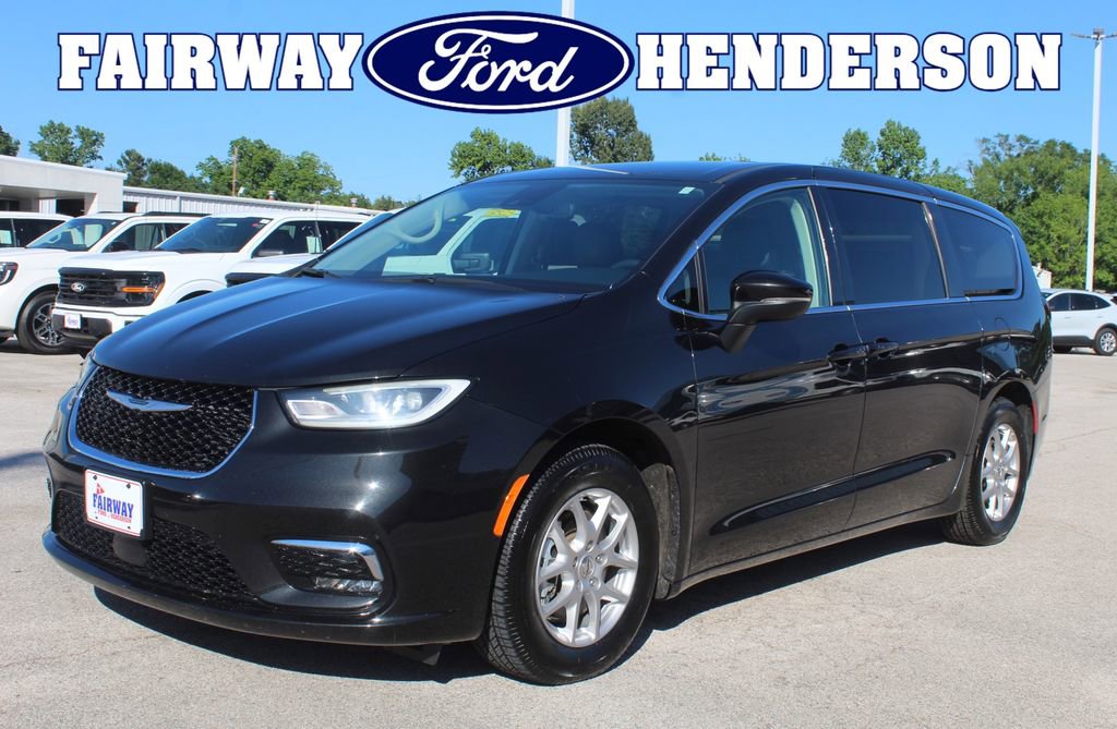 Used 2023 Chrysler Pacifica Touring-L FWD image 1