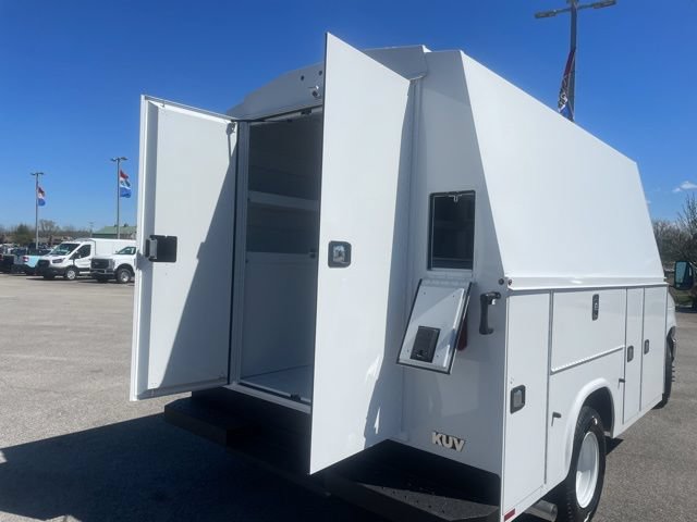 New 2027 Ford E-350 and Econoline 350 Super Duty w/ Power Equipment Group RWD image 18