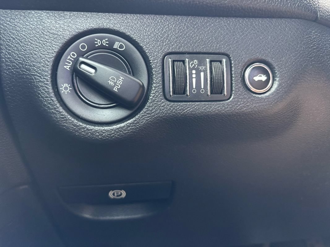 Used 2015 Dodge Challenger R/T Plus RWD image 28
