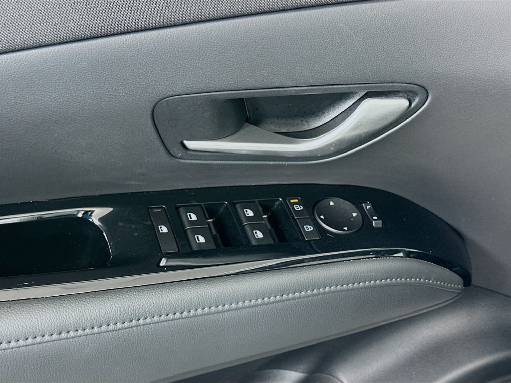 Certified 2025 Hyundai Tucson Limited AWD/4WD image 18