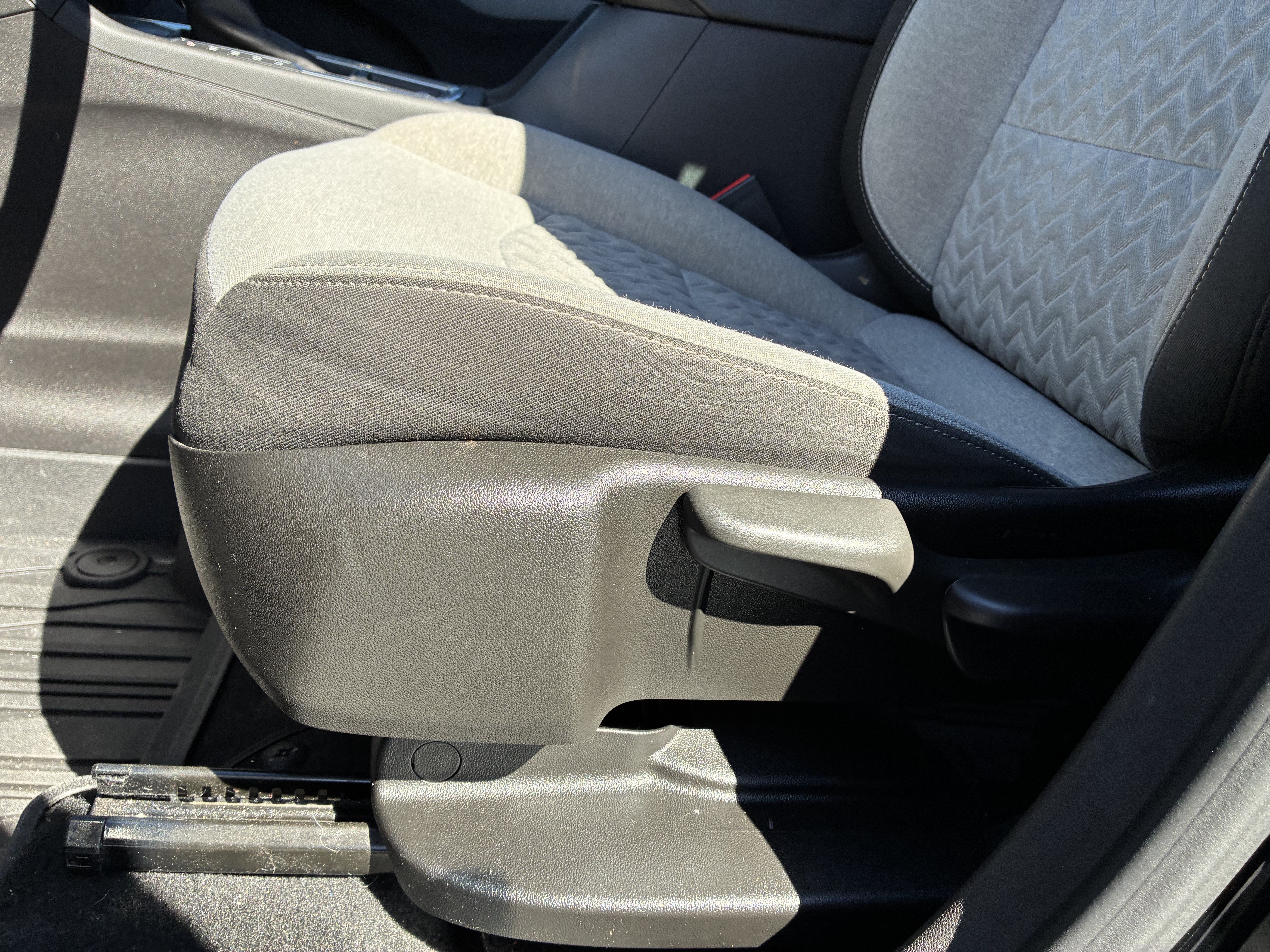 Used 2023 Chevrolet Equinox LS FWD image 25