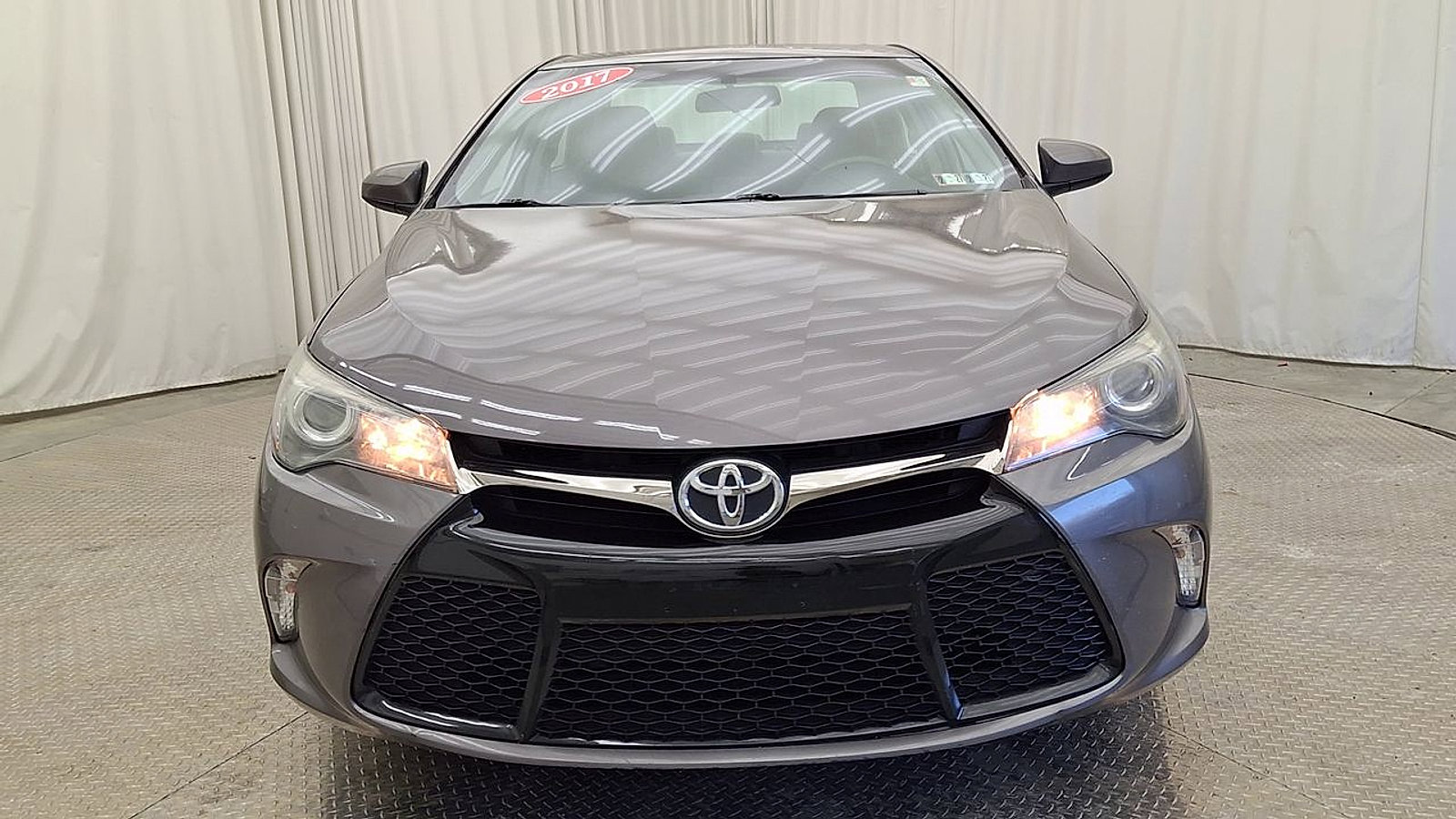 Certified 2017 Toyota Camry SE w/ Moonroof Package image 6