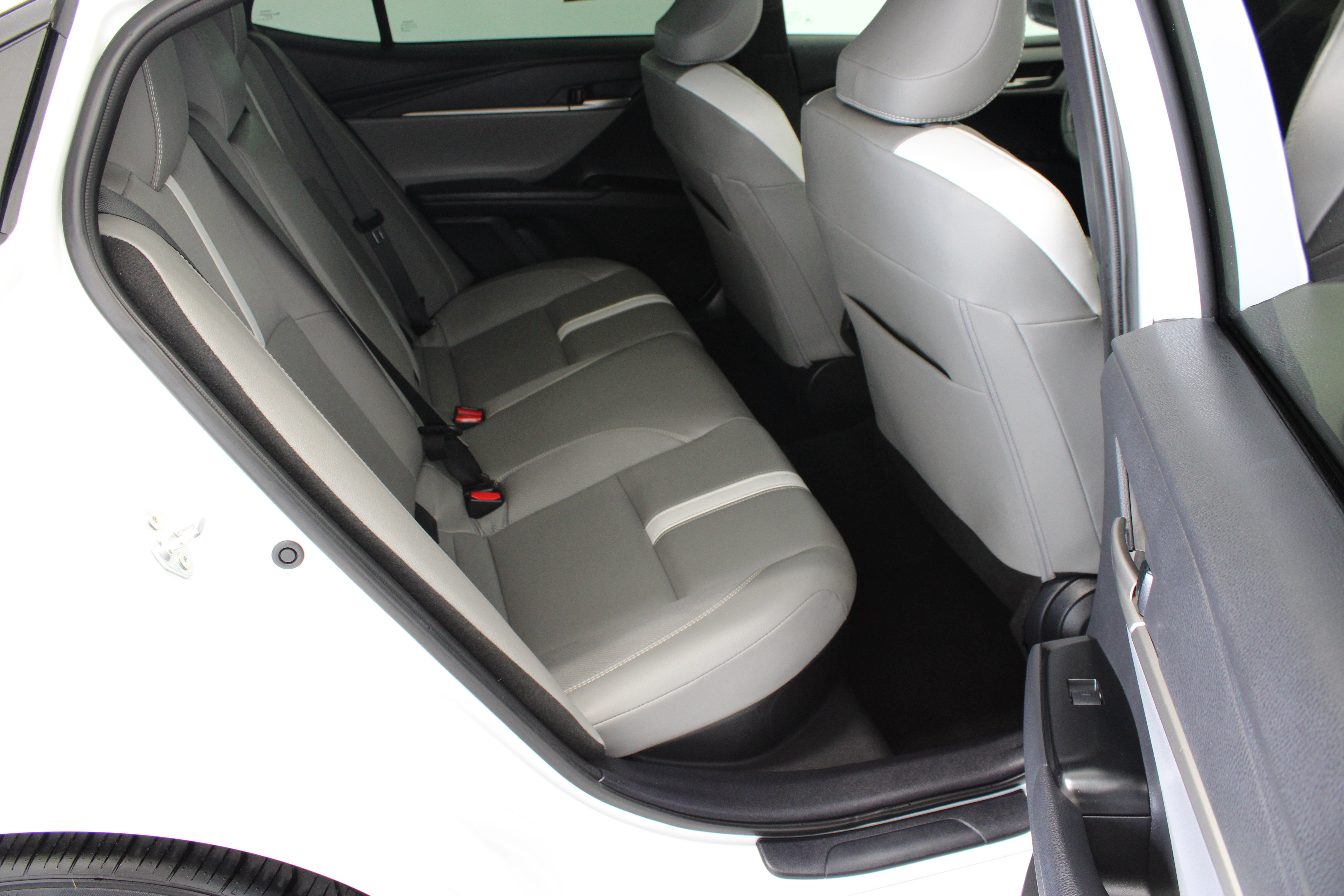Used 2025 Toyota Camry SE w/ Multimedia Upgrade Package FWD image 33