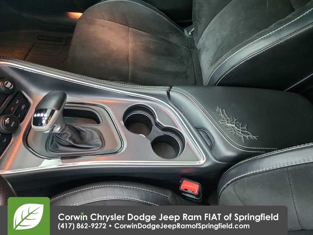 Used 2015 Dodge Challenger SRT RWD image 28