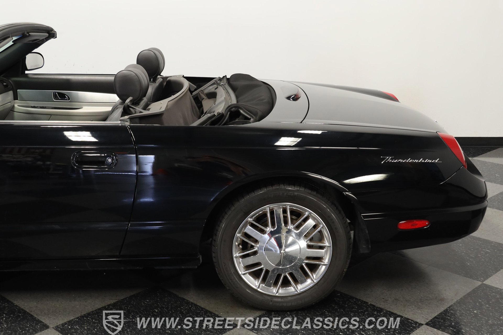 Used 2002 Ford Thunderbird Neiman Marcus RWD image 24