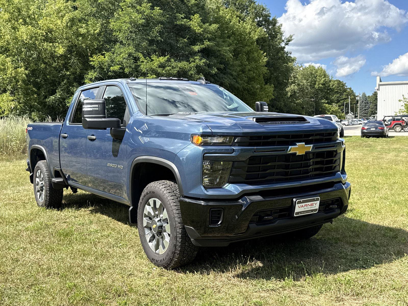 Used 2026 Chevrolet Silverado 2500 Custom w/ Custom Convenience Package AWD/4WD image 3