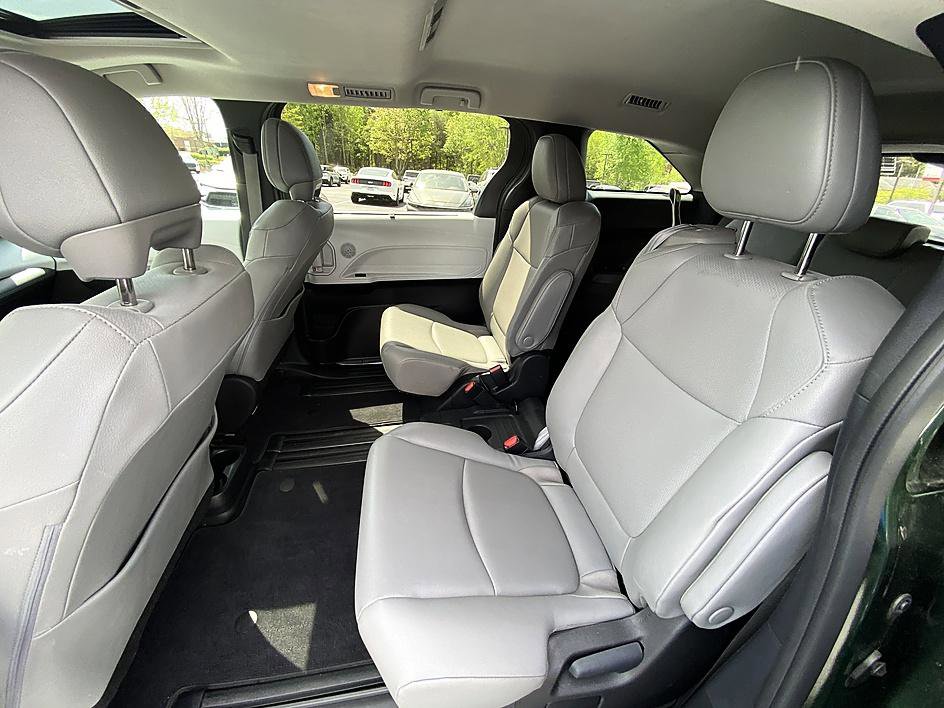Certified 2025 Toyota Sienna XLE FWD image 12