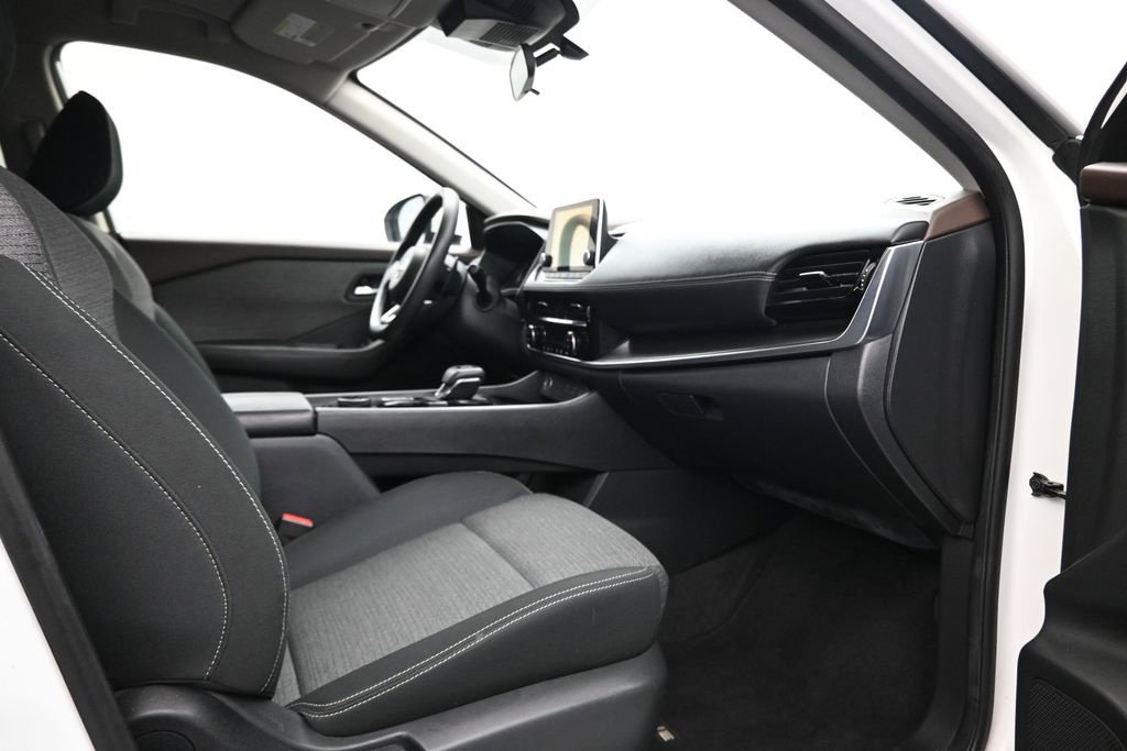 Certified 2022 Nissan Rogue SV AWD/4WD image 17