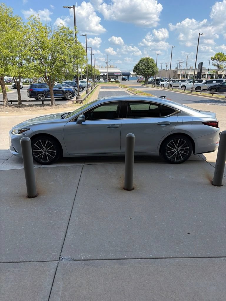 Used 2022 Lexus ES 350 w/ Premium Package FWD image 5