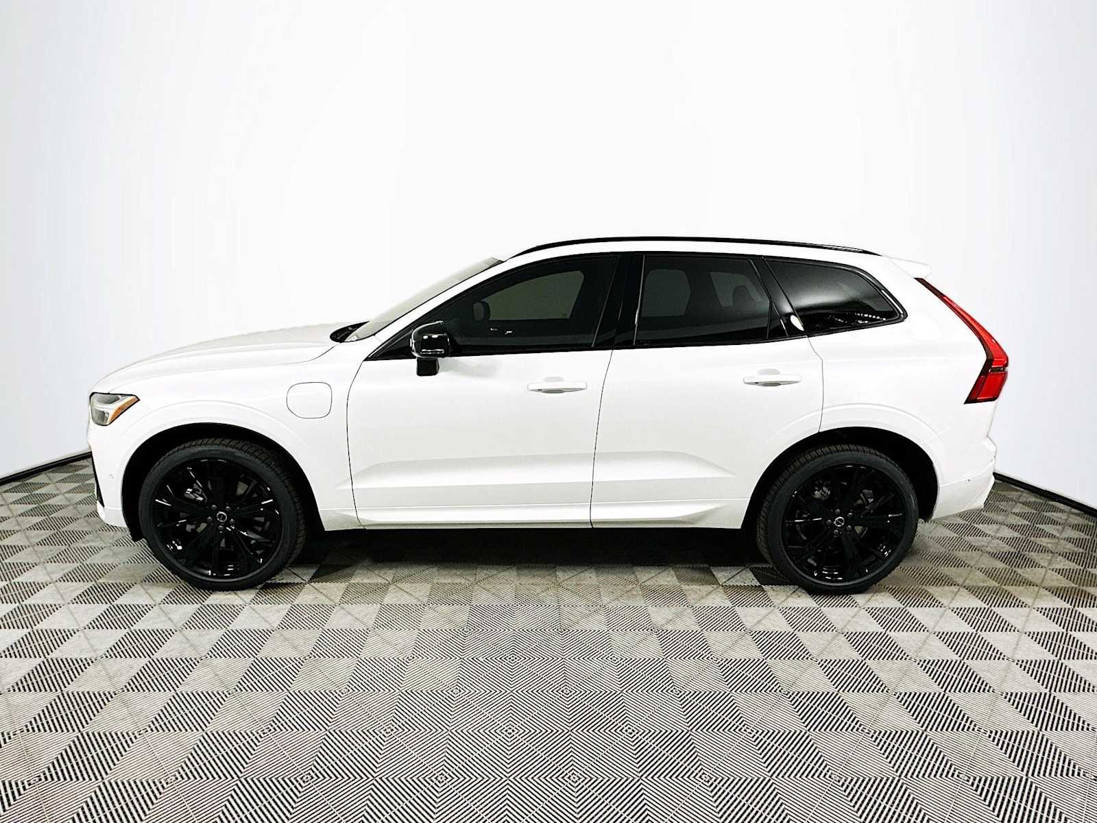 New 2026 Volvo XC60 T8 Ultra w/ Climate Package PRO AWD/4WD image 4