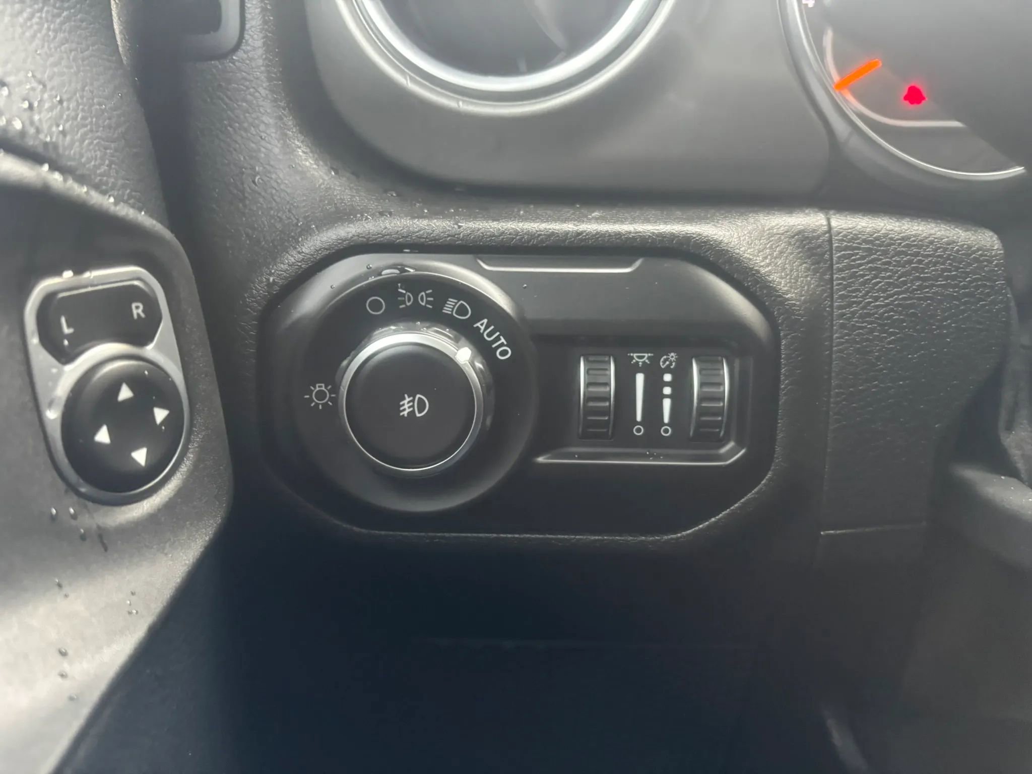 Used 2019 Jeep Wrangler Unlimited Sahara AWD/4WD image 24