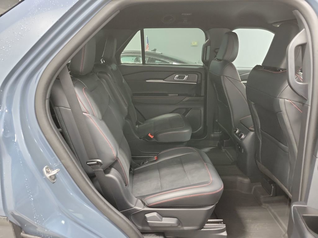 Used 2025 Ford Explorer ST image 18