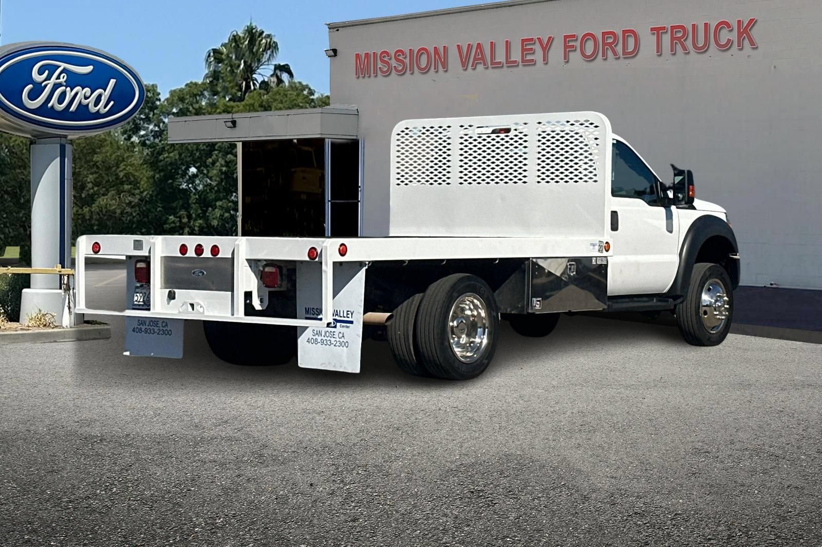 Used 2014 Ford F550 2WD Regular Cab Super Duty image 4