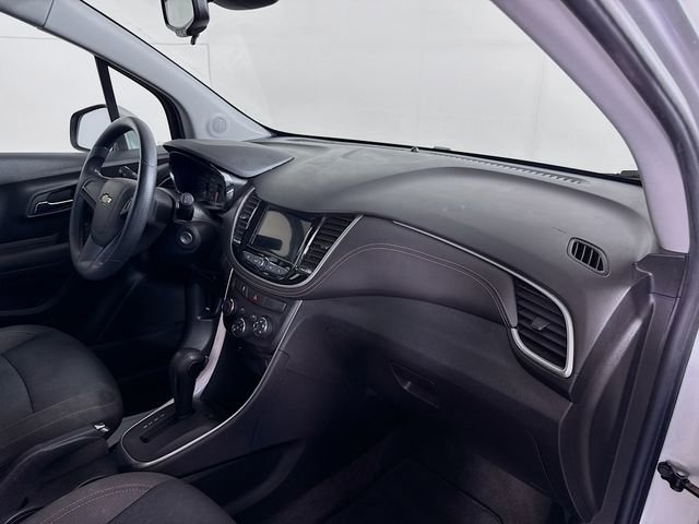 Used 2018 Chevrolet Trax LS image 29