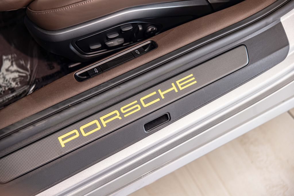 Used 2025 Porsche 911 Turbo S AWD/4WD image 18