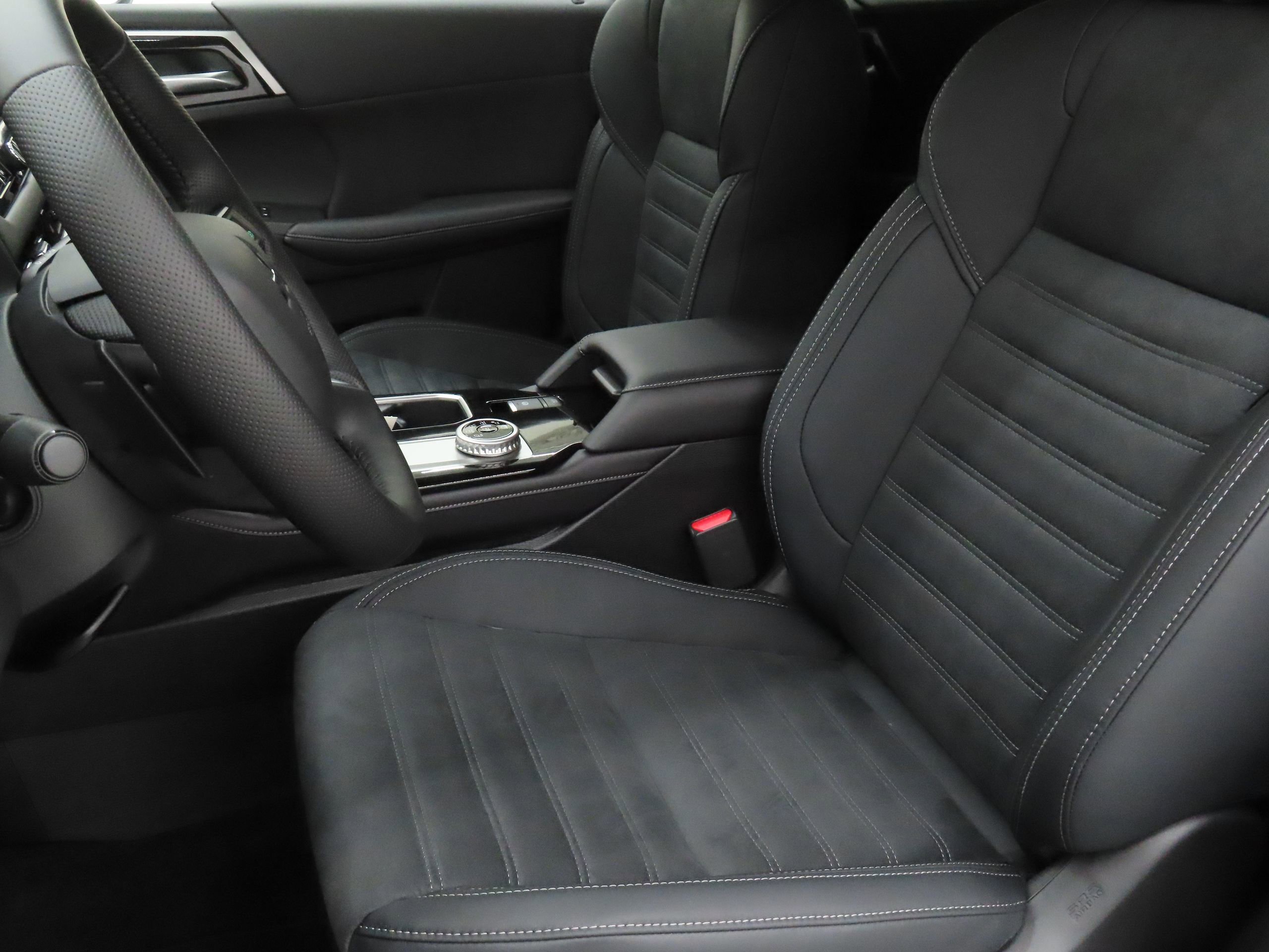 New 2026 Mitsubishi Outlander SE image 10