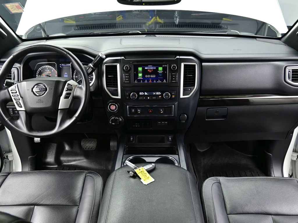 Used 2019 Nissan Titan SV w/ SV Convenience Package image 2