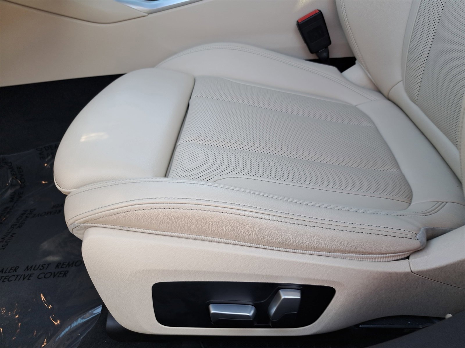 Used 2022 BMW 330e xDrive w/ Driving Assistance Package image 31