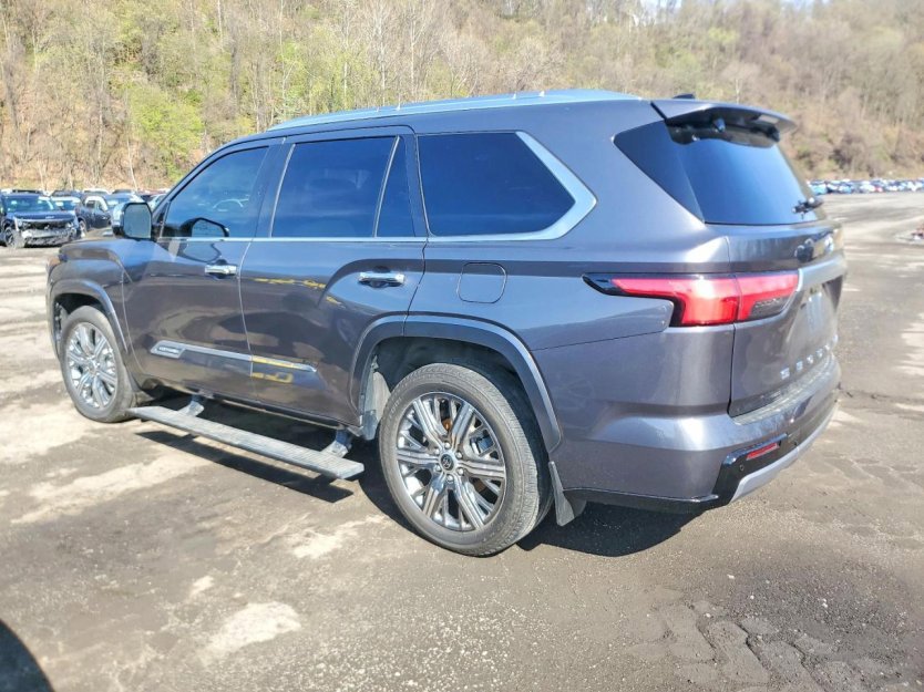 Used 2023 Toyota Sequoia Capstone AWD/4WD image 4
