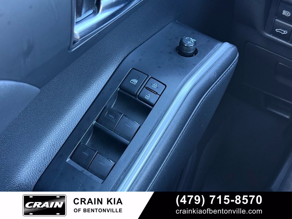 Used 2021 Toyota Highlander XLE FWD image 10
