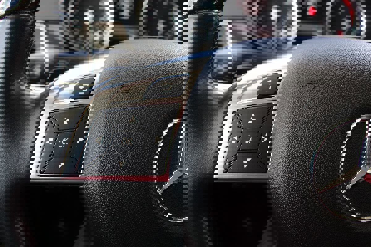 Used 2015 Mercedes-Benz GL 550 4MATIC image 29