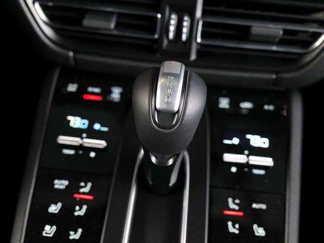 Certified 2026 Porsche Macan AWD/4WD image 17